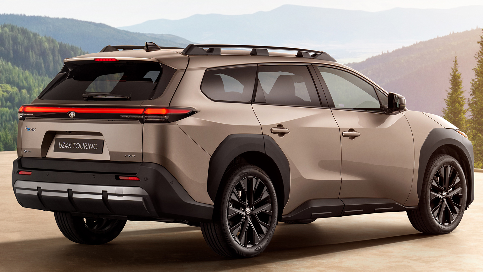 Το νέο Toyota bZ4X Touring έφτασε με 380 άλογα 